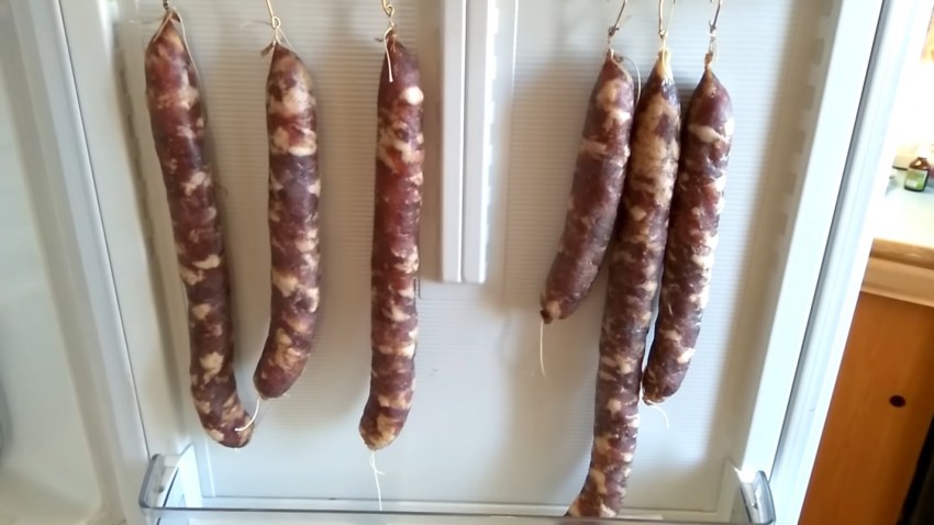 Рубленая свиная колбаса