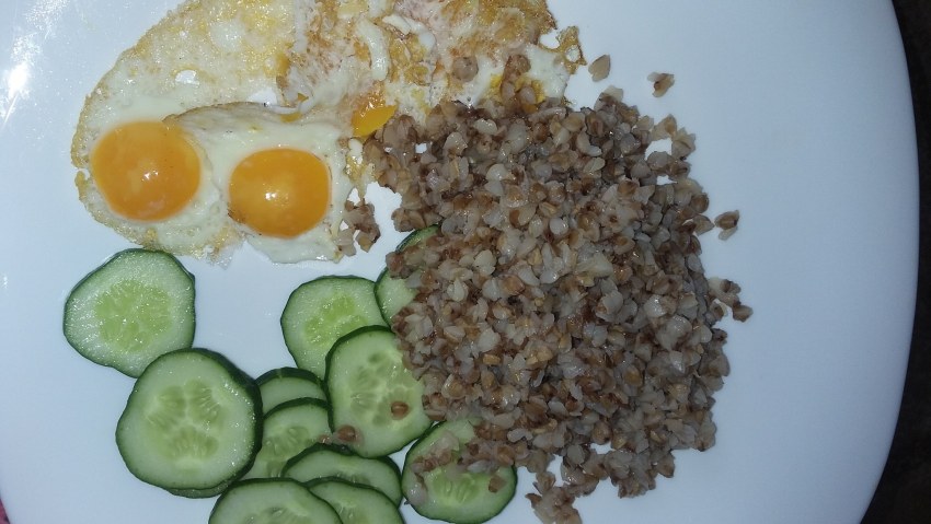 Гречка с яйцом пашот