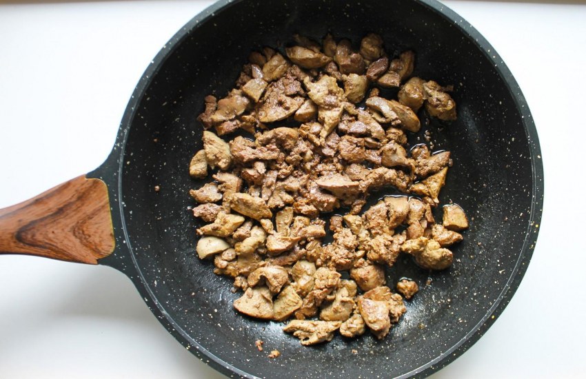 Гречневая каша с яйцом и беконом