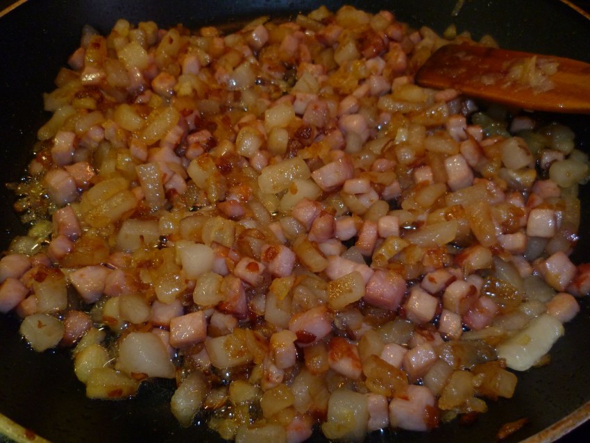 Прополис нагретый на сковородке