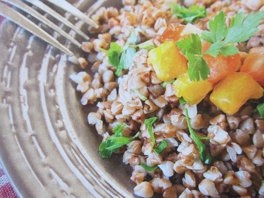 Гречка с грибами и луком на сковороде