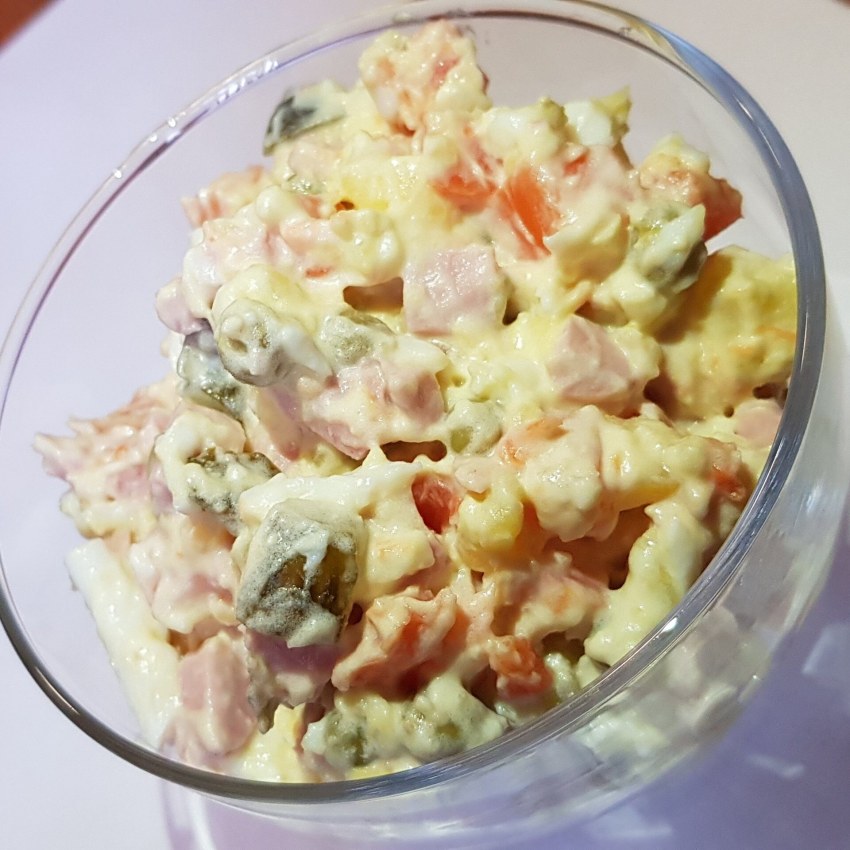 Салат с копчёной куринной грудкой и красной фасолью