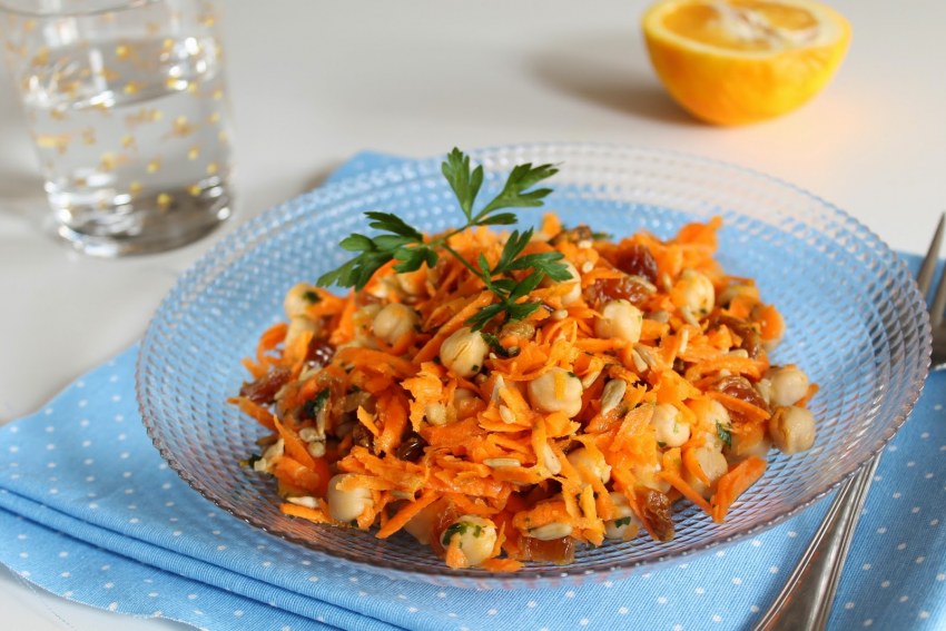 Салат Обжорка фасоль колбаса