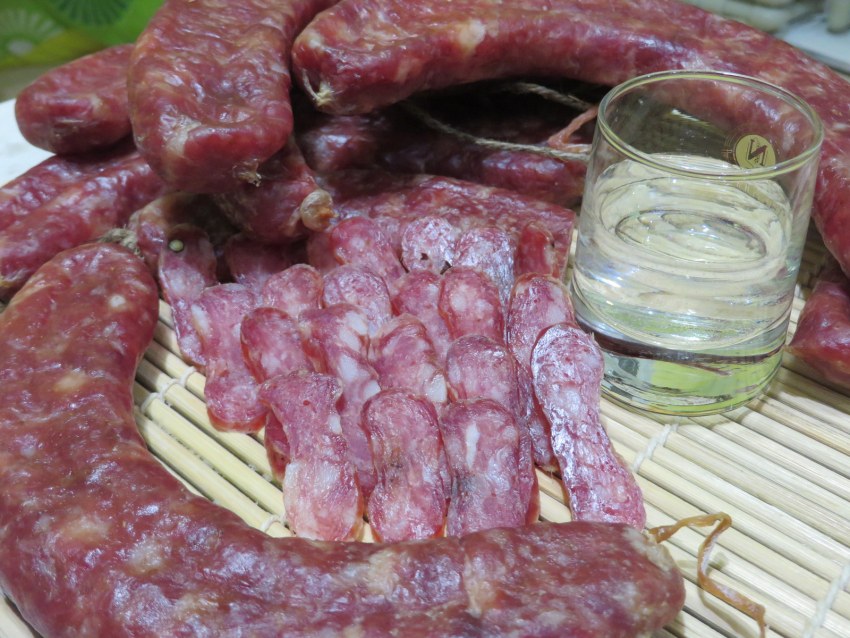 Домашняя сыровяленая колбаса