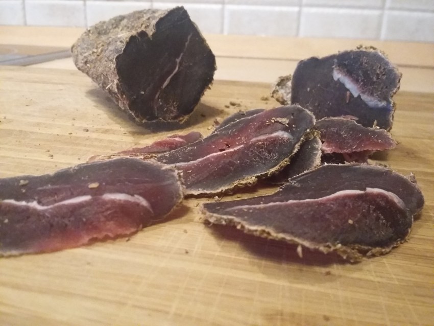 Мясо нарезка скрученная вяленая на букву ба