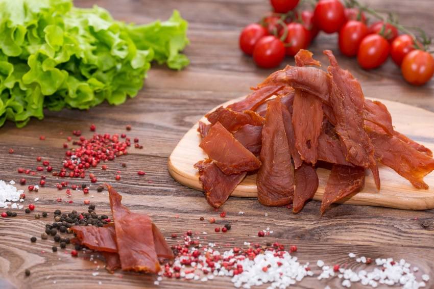 Вяленая свинина в пергаментной бумаге