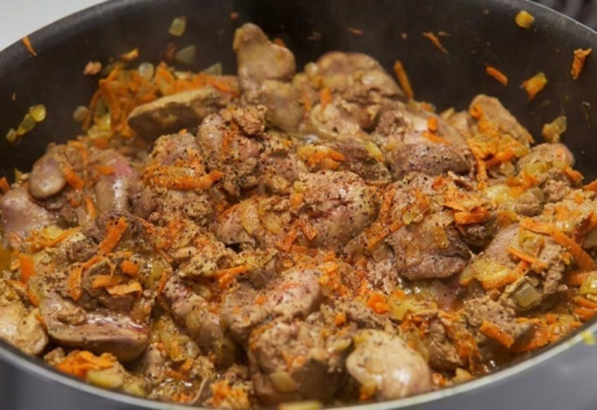 Печень по-строгановски с грибами