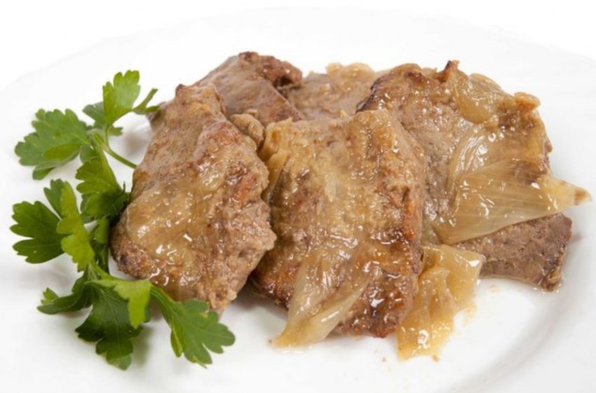 Печень говяжья жареная с луком