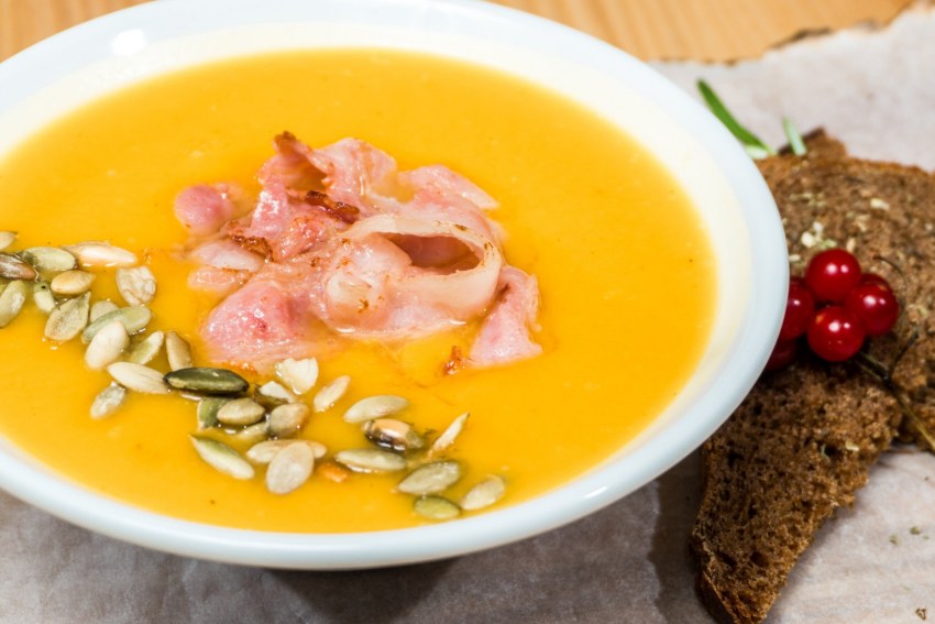 Гороховый крем суп с копченостями