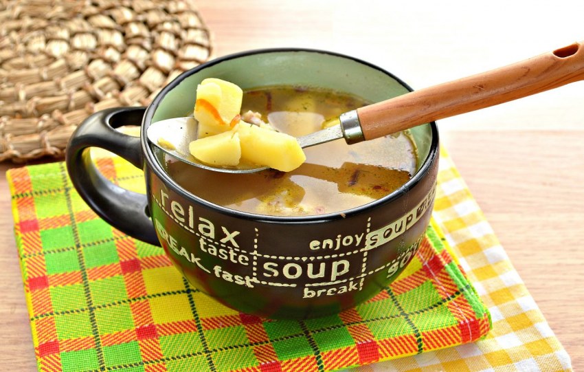 Желтый суп с беконом