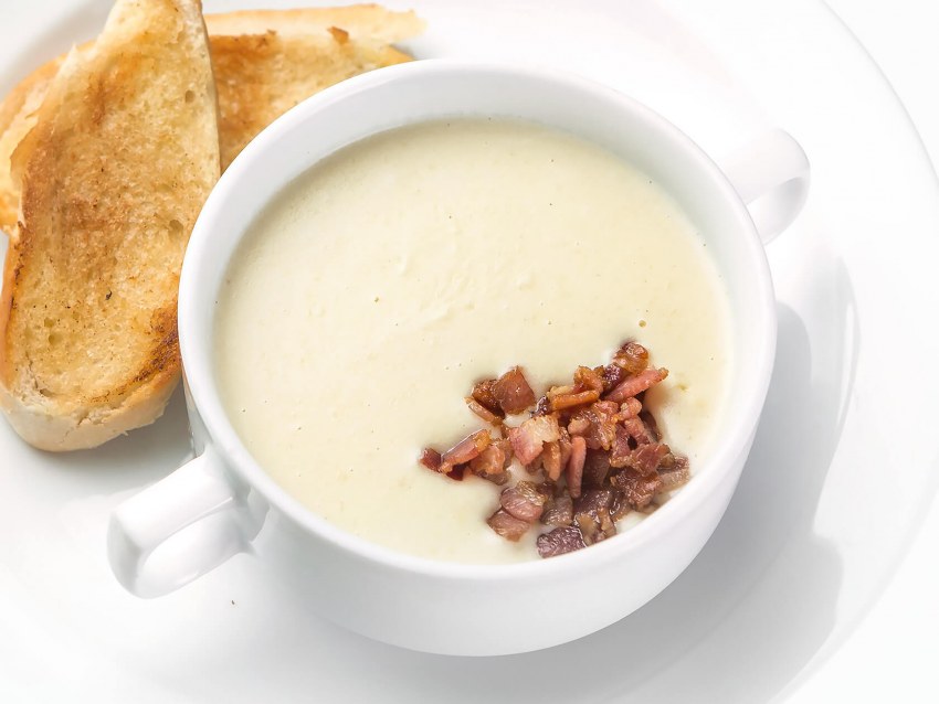 Желтый суп с беконом