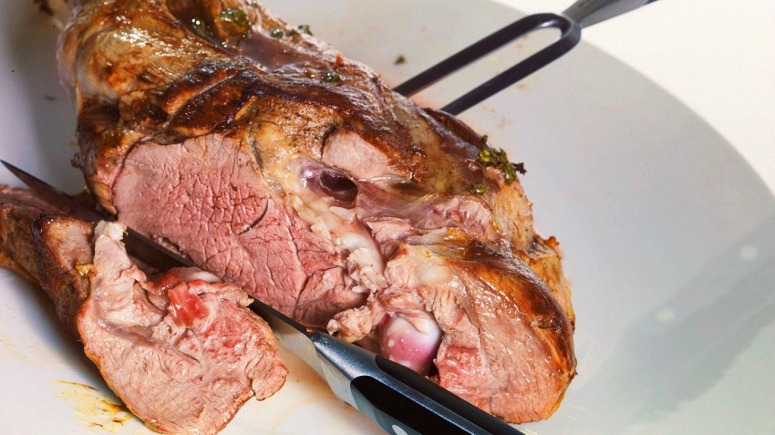 Баранья нога запеченная