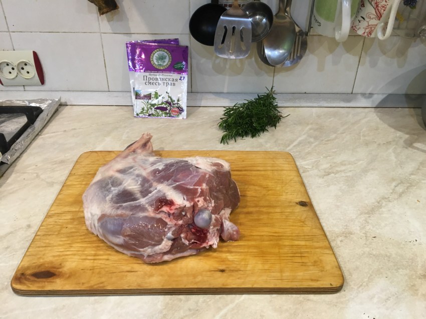 Голень индейки запеченная