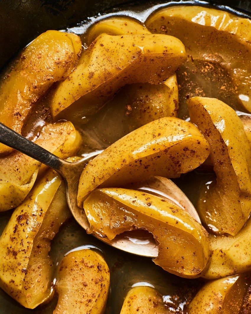 Долька яблока жареная