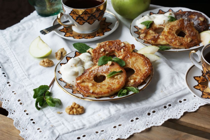 Французский десерт с яблоками