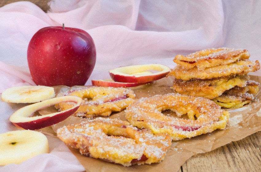 Яблоки в тесте жареные