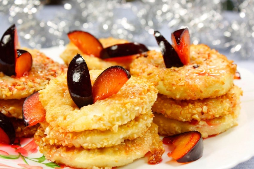 Яблоки жаренные в тесте