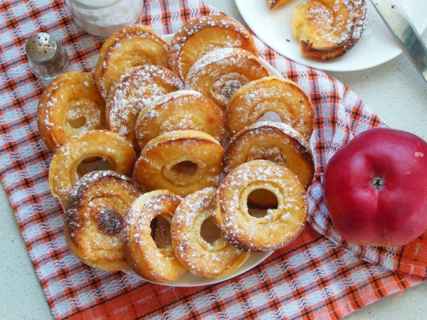 Яблоки в тесте жареные