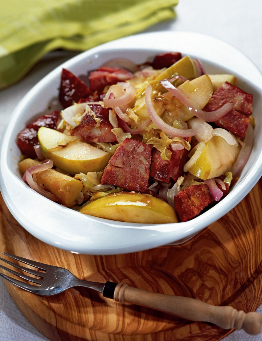 Блюдо с колбасками