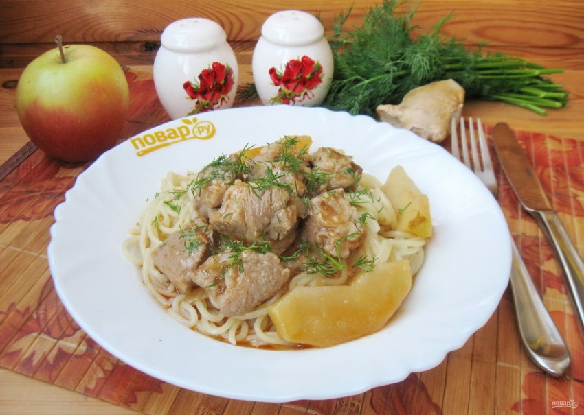 Свинина тушеная с черносливом