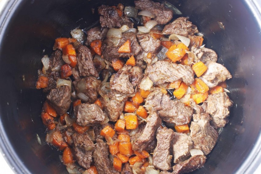 Говядина тушеная с брусникой