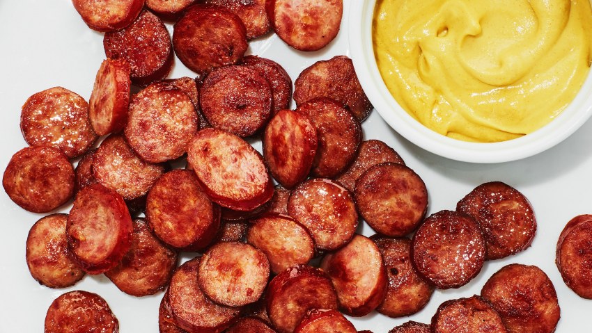 Жареная колбаса в кляре