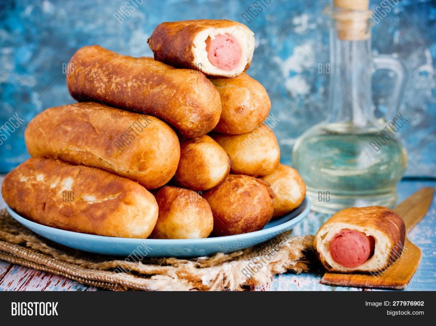 Сосиска в тесте жареная