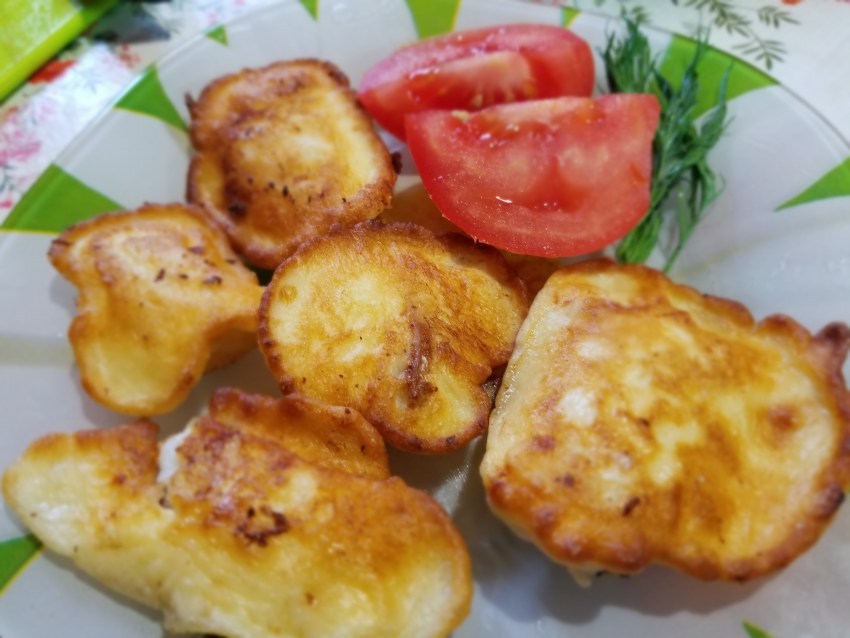 Сосиска в тесте жареная