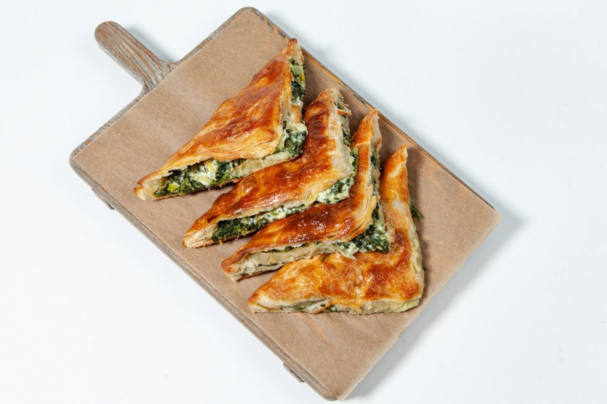 Перог из слоёного теста с картошкой и фаршем