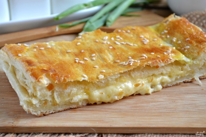 Ачма с зеленью и сыром