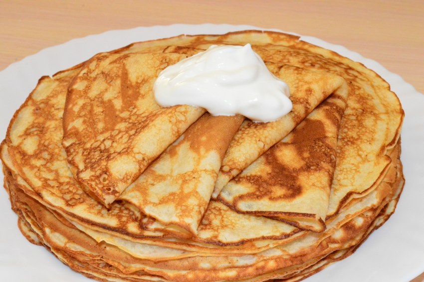 Блины со сметаной