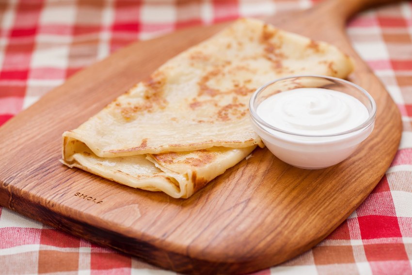 Блины со сметаной