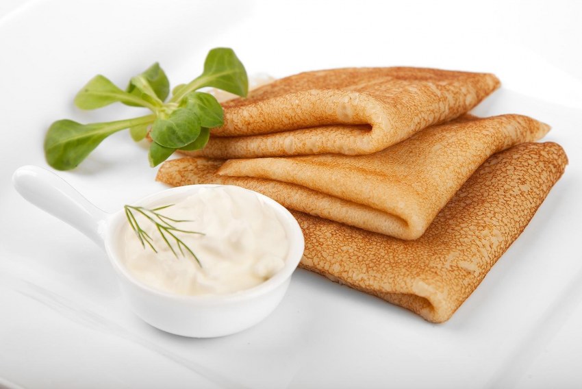 Масленица блины со сметаной