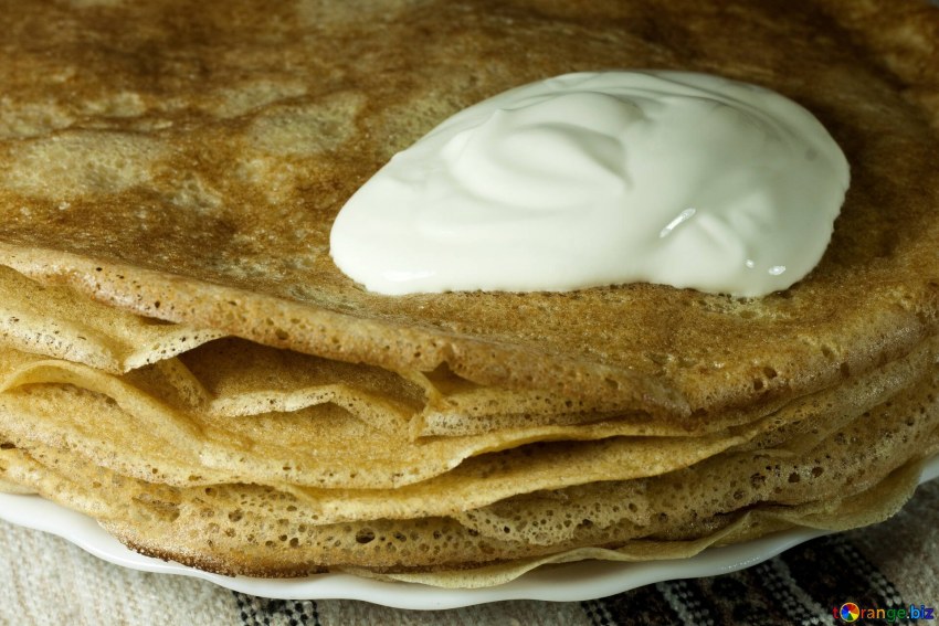 Блины со сметаной