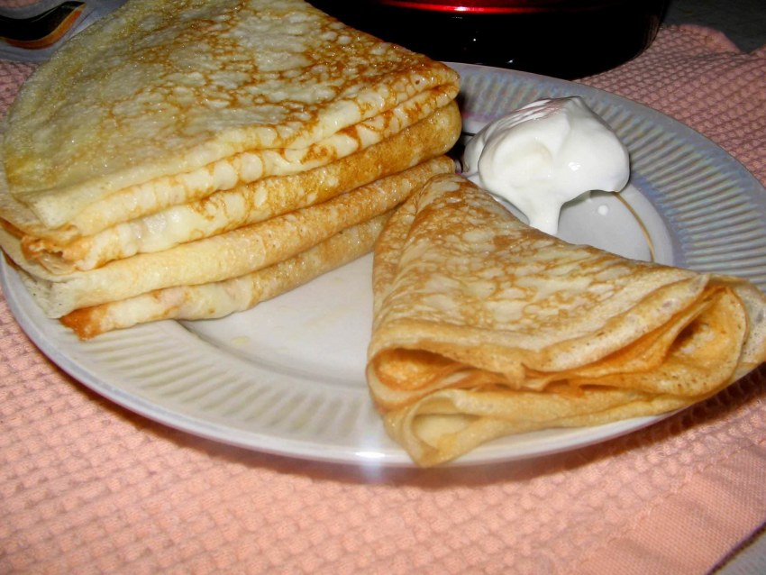 Блины со сметаной