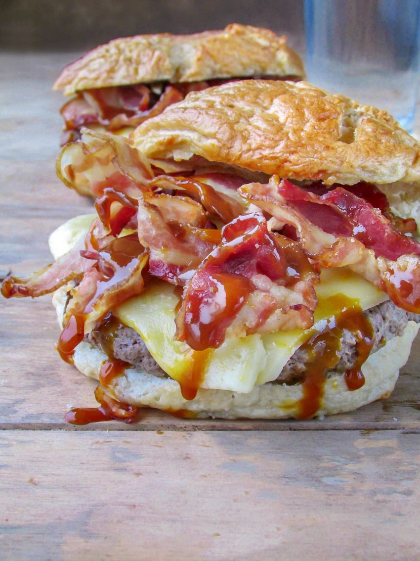 Гамбургер с сосиской