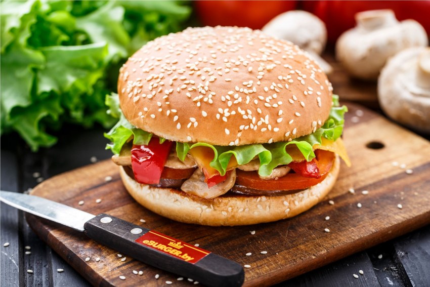 Бургер из сосиски