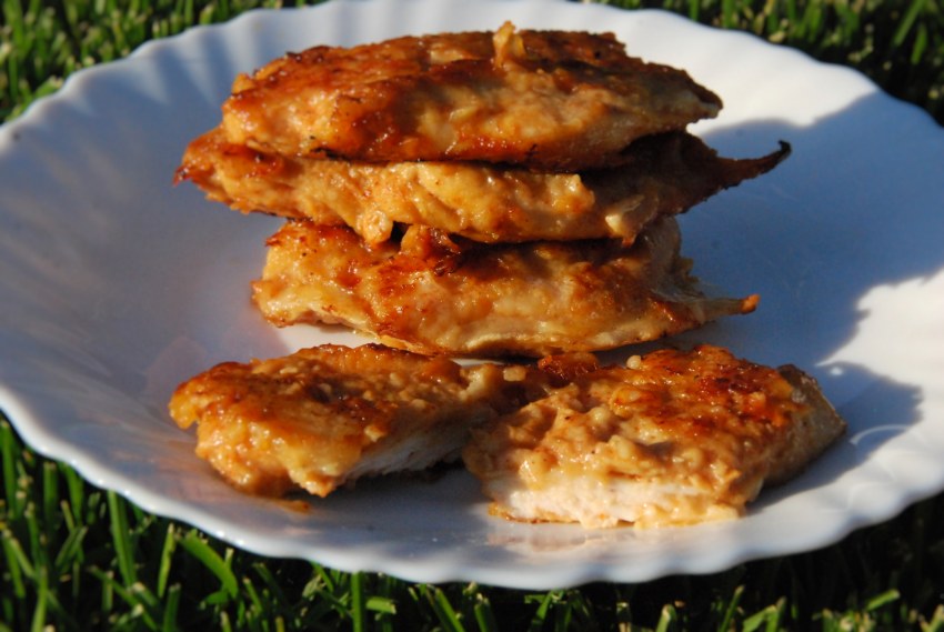 Минтай в кляре на сковороде с луком и морковью