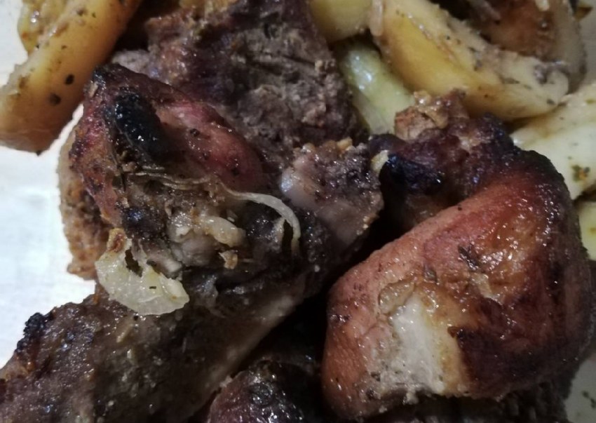 Рёбрышки свиные в духовке с картошкой