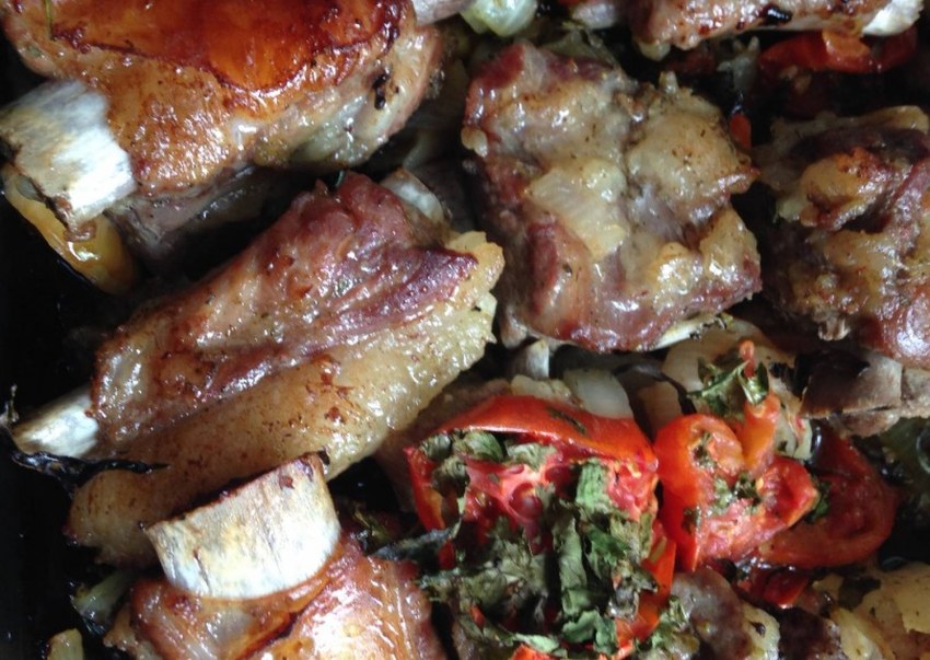 Ребрышки с овощами в духовке