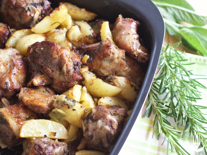 Баранина в духовке с картошкой