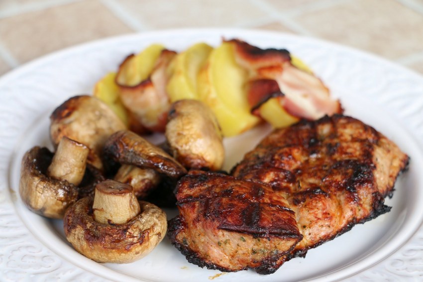 Рёбра свиные в духовке в рукаве