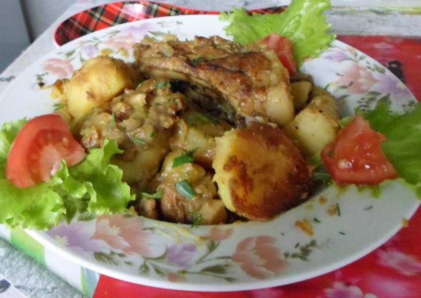 Свинина с грибами и картошкой в мультиварке