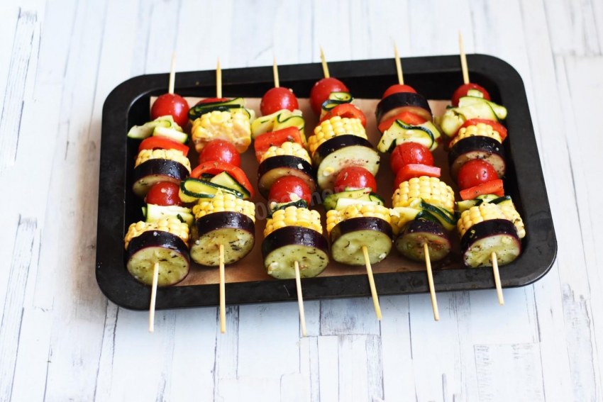 Шашлык на шпажках на гриле