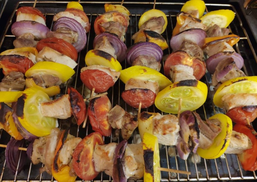 Горячее блюда на шпажке