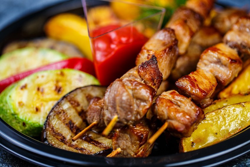 Шашлык из свинины с овощами