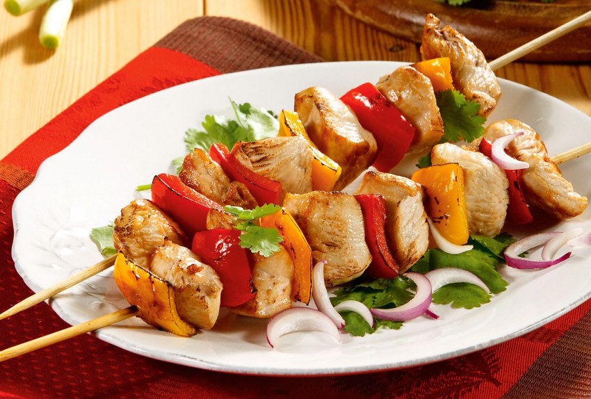 Шашлык из индейки на шпажках