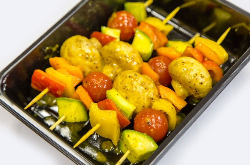 Чевапчичи на шпажках