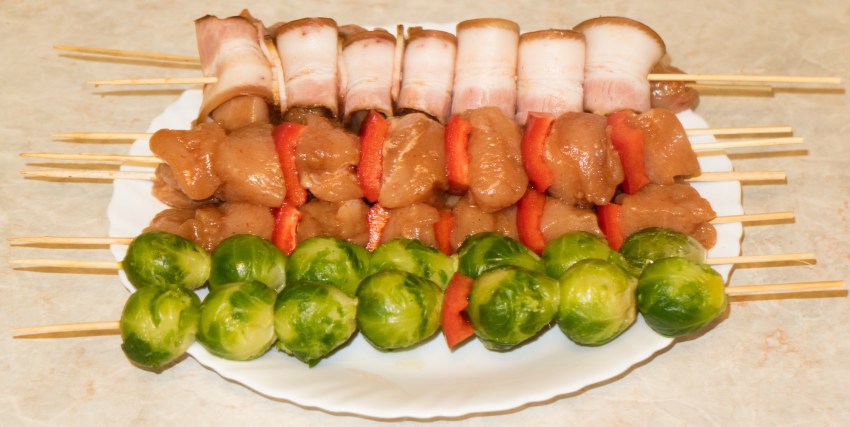 Шашлычки на шпажках на новогодний стол