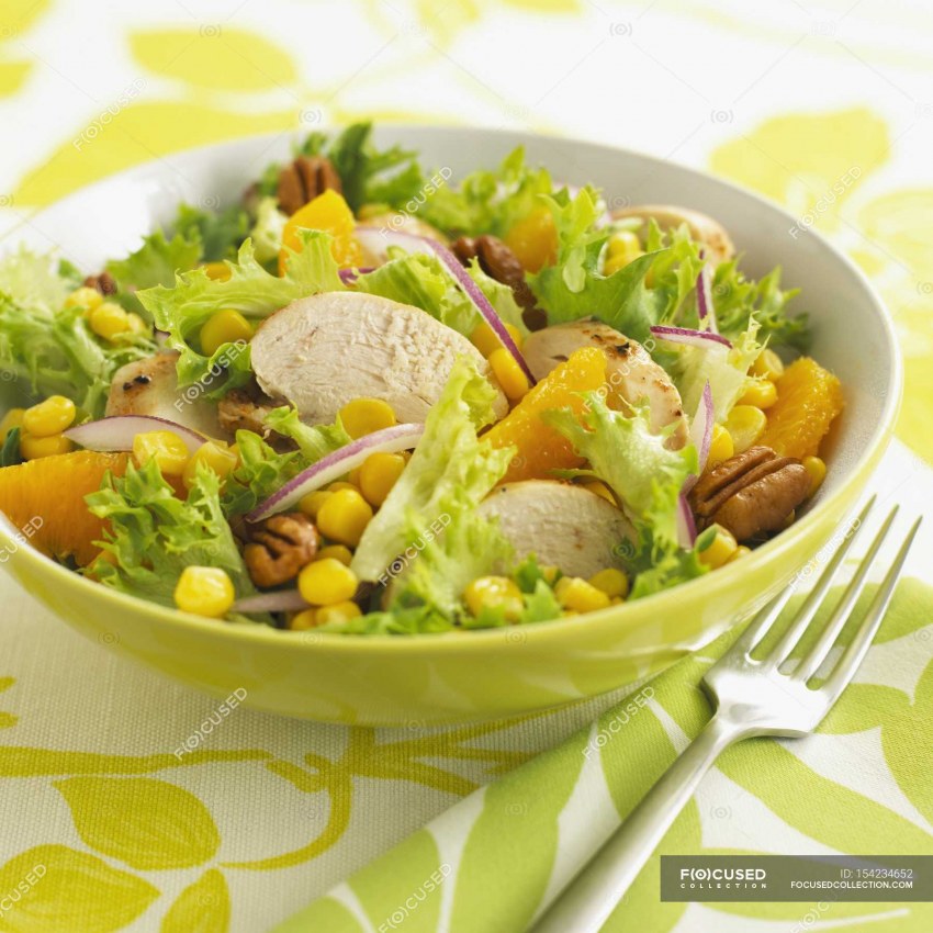 Салат из куриной грудки с ананасом